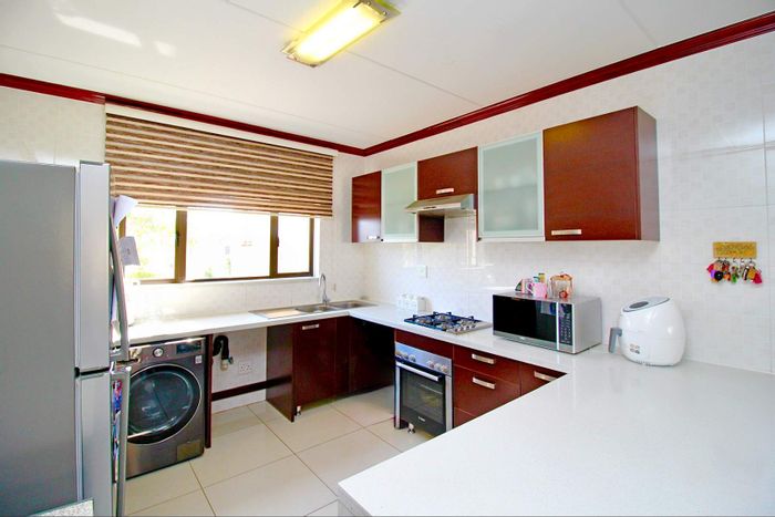 For Sale: 3-Bedroom Apartment in Summerset with inverter, pool, and secure parking.