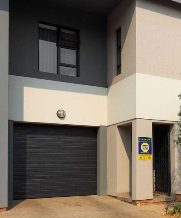 For Sale: Townhouse in Thatchfield Estate with garden, garage, and study nook.