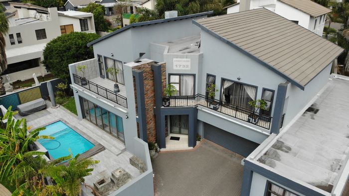 For Sale: House in Greenstone Hill with pool, flatlet, and open-plan living.