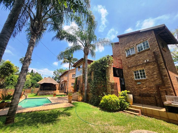Eldoraigne House For Sale: 5 bedrooms, flatlet, pool, lapa, solar system.