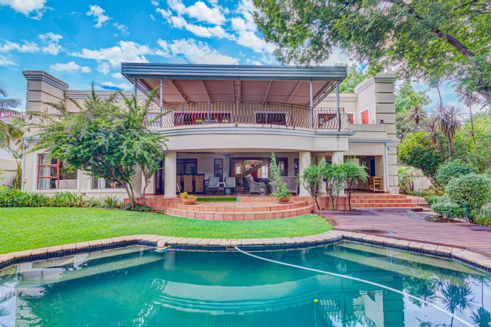 Bryanston House For Sale: Secure estate, 4-car garage, pool, chef's kitchen.