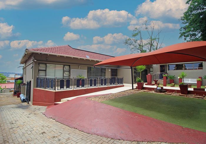 Cyrildene House For Sale: 8 bedrooms, 4 flats, solar panels, ample parking.