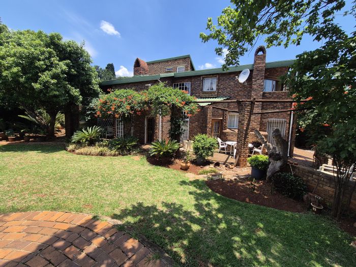 For Sale: House in Faerie Glen with pool, braai area, and spacious garden.