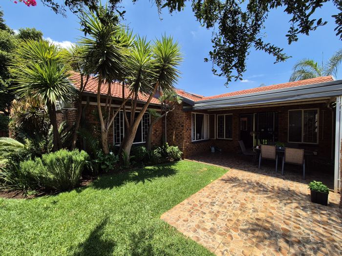 4-Bedroom Townhouse For Sale in Wierda Park with Open Plan Living and Double Carport.