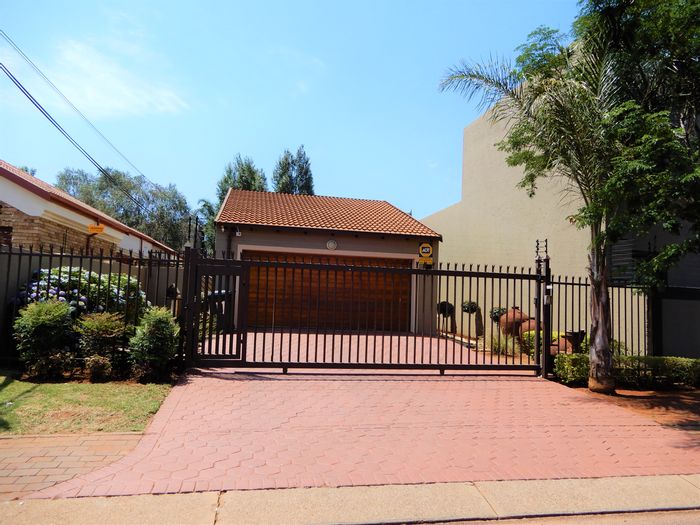 Eldoraigne House For Sale: 3 bedrooms, study, patio with braai, secure parking.