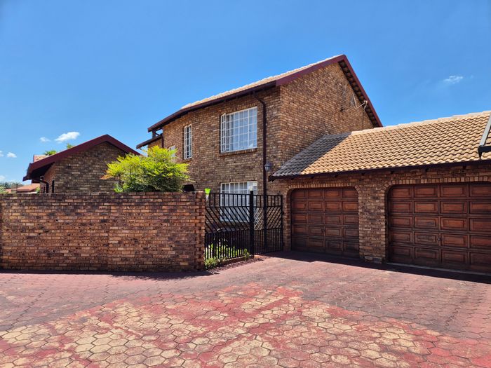 Eldoraigne House For Sale: 4 bedrooms, study, braai area, secure parking.