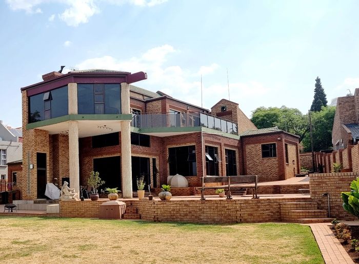 Eldoraigne House For Sale: 4 bedrooms, study, pool, braai area, 3 garages.