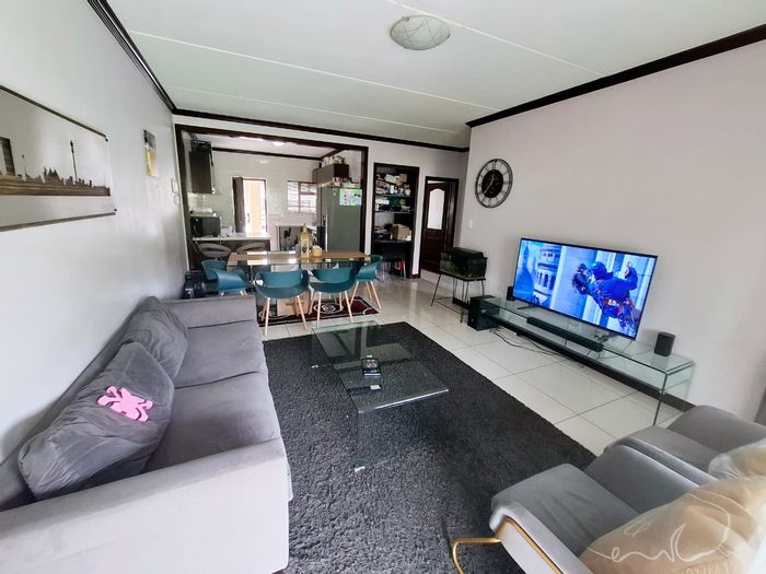 For Sale: Apartment in Carlswald with 24/7 security, pool, gym, and clubhouse.
