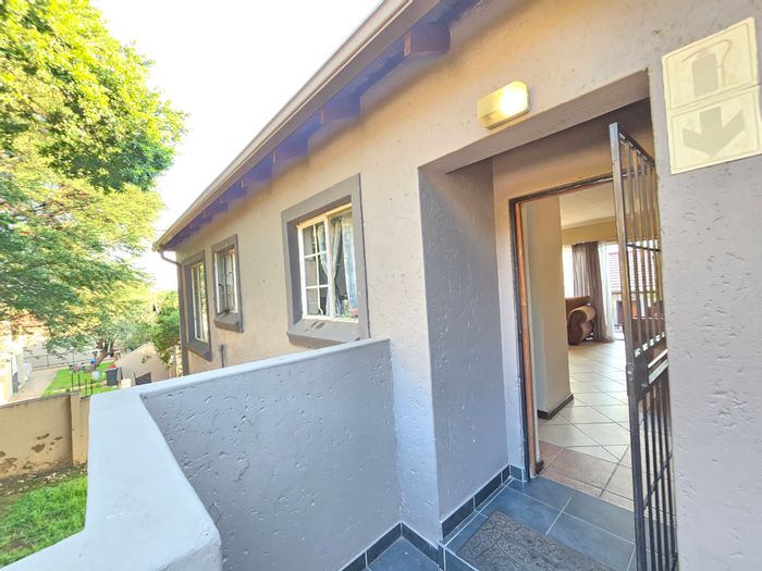 Wilgeheuwel Apartment For Sale: 2 beds, balcony, play area, 24-hour security.