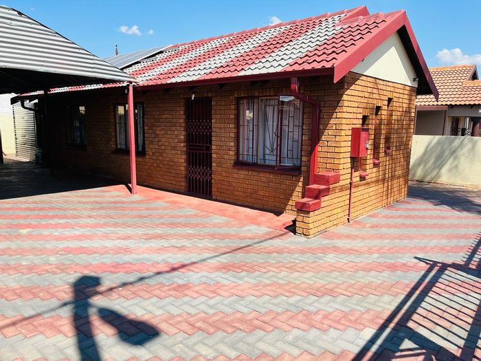 Spacious Soshanguve Ext House for Sale: Paved Yard, Carport, Close to Amenities!