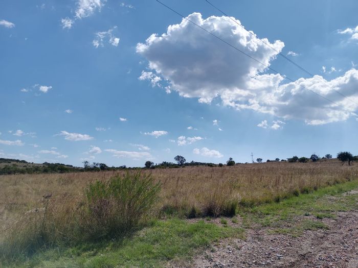 Farm for Sale in Doornrandje: 1.95Ha, borehole, near Crocodile River Reserve.