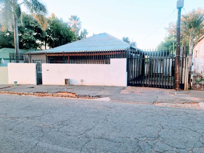 Greymont House For Sale: 2 bedrooms, ensuite baths, guest toilet, bachelor unit.