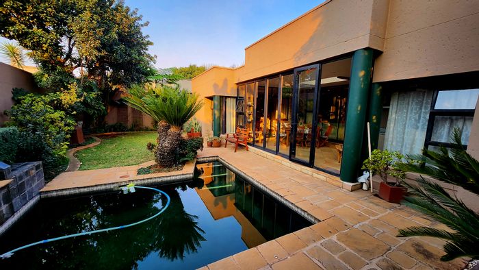 Eldoraigne House For Sale: 4 bedrooms, pool, study, and 3 garages.