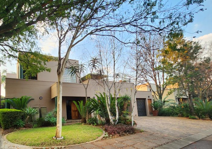 Eldoraigne House For Sale: 4 Bedrooms, pool, study, 3 garages, close to amenities.