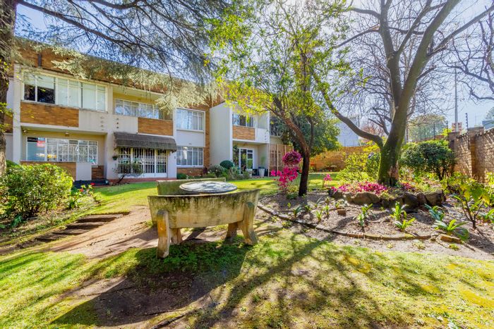 Craighall Park Apartment for Sale: Tenant in Place, Great Amenities, Prime Location!