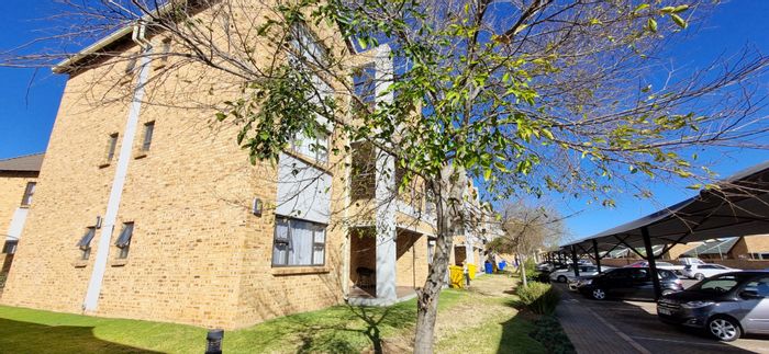 For Sale: 2-Bedroom Apartment in Rooihuiskraal North with security, parking, and amenities.