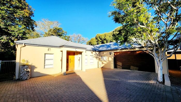 Eldoraigne House For Sale: 4 Bedrooms, Pool, Secure Complex, Pet-Friendly!