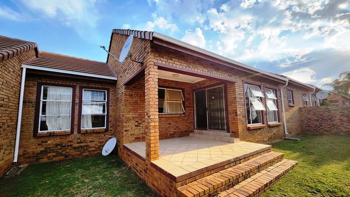 3-Bedroom Townhouse in Amberfield For Sale with garden, security, and parking.