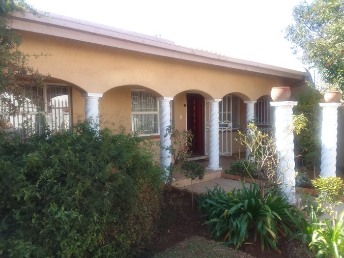 Family Home in Lenasia Ext 8: Secure, Spacious, with Pool and Convenient Amenities!