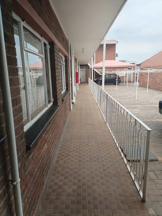 Modern 2-Bedroom Apartment for Rent in Vanderbijlpark CE 2, Close to Amenities!