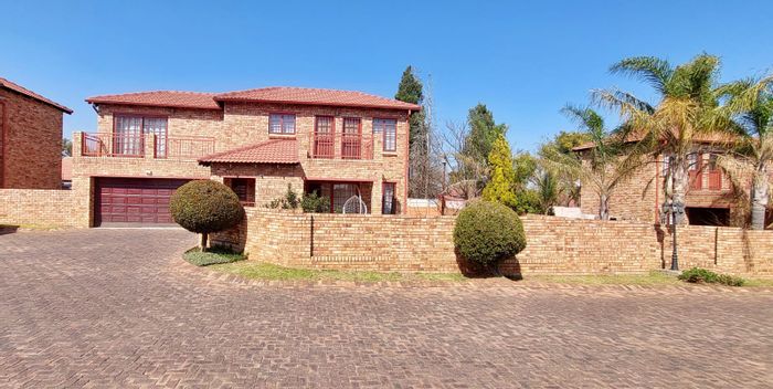 3-Bedroom Cluster for Sale in Kyalami Hills with Private Garden and Amenities