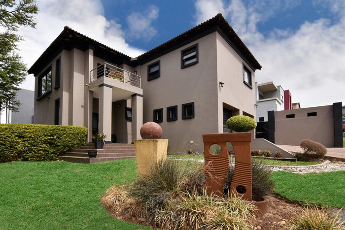 Stylish House for Sale in Kyalami Glen Estate with Stunning Views and Amenities