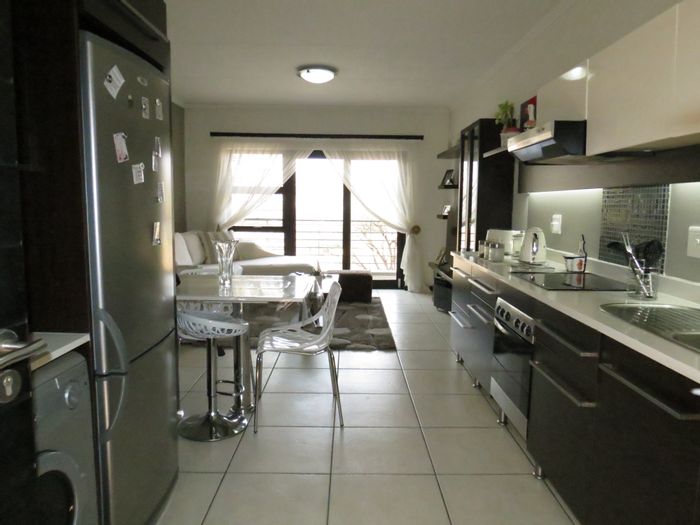 For Sale: 2-Bedroom Apartment in Greenstone Hill with Gym, Pool, and Balcony.