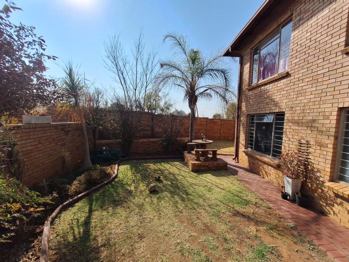 For Sale: Modern Clubview Townhouse with Private Garden, Braai Area & Double Garage