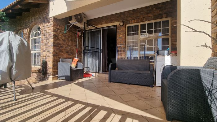 Raslouw Townhouse For Sale: Modern Living with Solar Power and Pet-Friendly Outdoor Space!