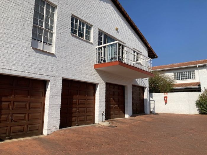 Sunny 1-Bed Apartment in Johannesburg North with Pool, Security, and Garage!