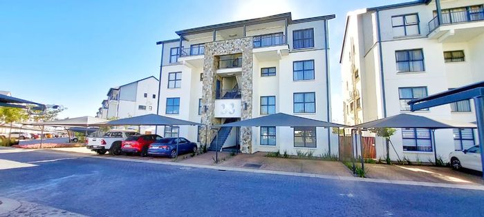 Modern 1-Bedroom Apartment in Crowthorne AH with Private Balcony and Amenities!