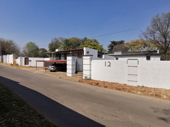 For Sale: House in Linksfield with 4 beds, pool, and expansive garden.