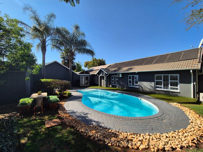 Eldoraigne House For Sale: 4 beds, solar system, heated pool, entertainment area.