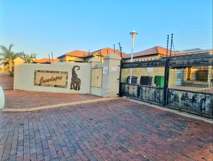 Heatherview House For Sale: 3 Bedrooms, 2 Bathrooms, Open Plan Living, Secure Complex.