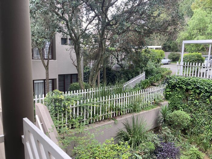 Craighall Park Apartment To Rent: 2 beds, pool, clubhouse, 24-hour security.