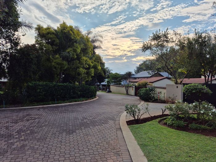 For Sale: Spacious 5-Bedroom House in Clubview with Solar, Gardens, and Play Areas.