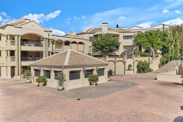 Hyde Park Apartment For Sale: 3 Bedrooms, Outdoor Space, Secure Parking, 24/7 Security.