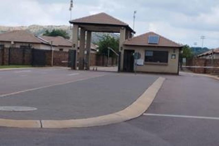 3-bedroom townhouse for sale in Chantelle, secure complex, near amenities.