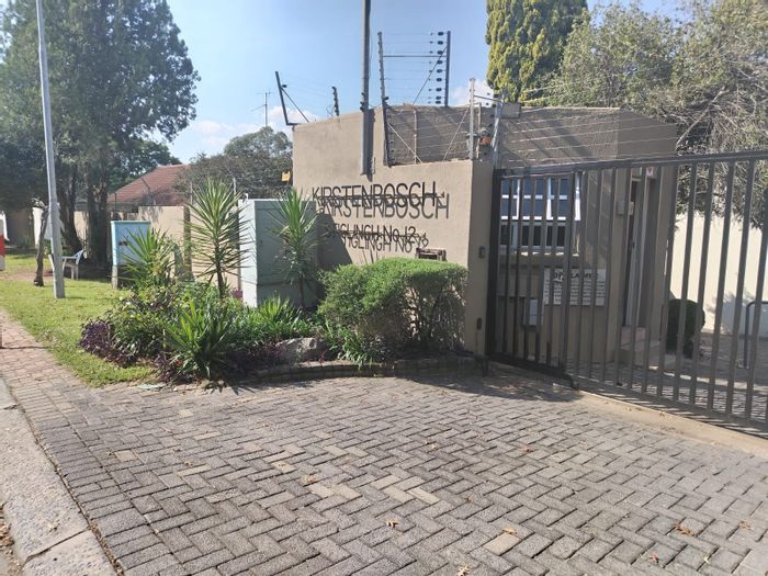 Edenburg Apartment To Rent: Secure living, pool access, utilities included, near Sandton.