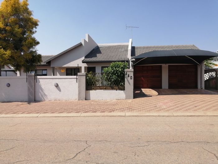 For Sale: House in Bendor Ext 17 with 4 Bedrooms, Cottage, and Double Garage.