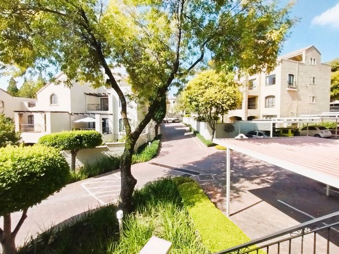 River Club Apartment To Rent: 1 bed, balconies, pool, tennis court, secure parking.