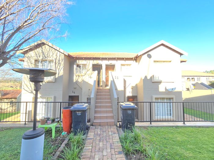 Wilgeheuwel Apartment For Sale: 1 Bed, balcony, braai area, secure parking.