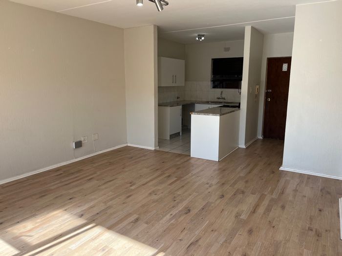 2 Bedroom Apartment to Rent in Linden with Pool, Balcony, and Security.