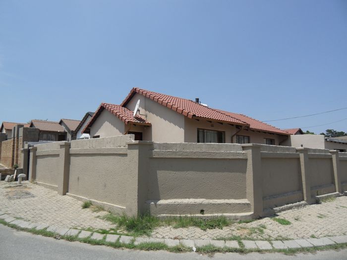 3-Bedroom House To Rent in Lombardy East with garage, storage, and easy access.