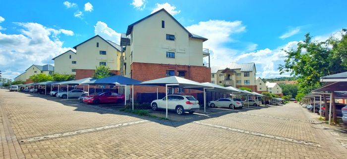 Kyalami Hills Apartment For Sale: 3 beds, gym, pool, secure living, garden access.