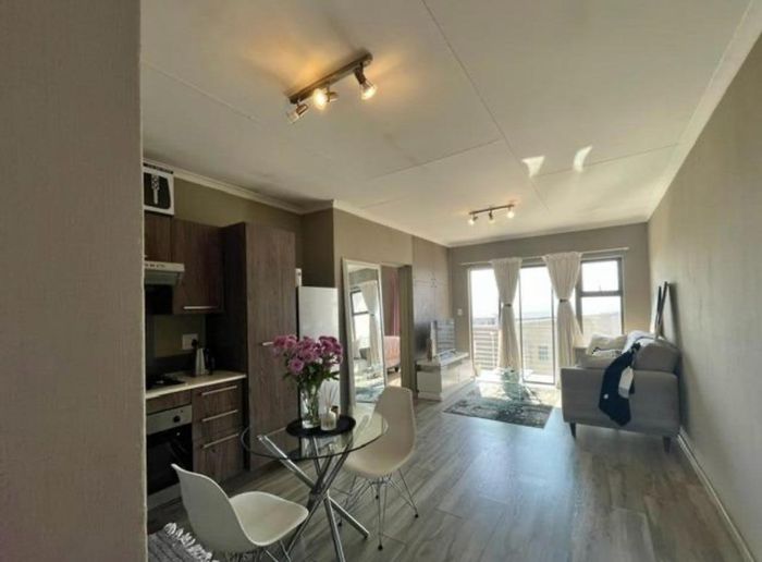 Glenferness Townhouse For Sale: 1-bed, gym, pool, clubhouse, secure living.