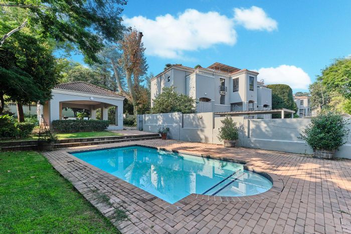 Dunkeld West Apartment For Sale: Spacious living, pool, 24-hour security, convenient location.