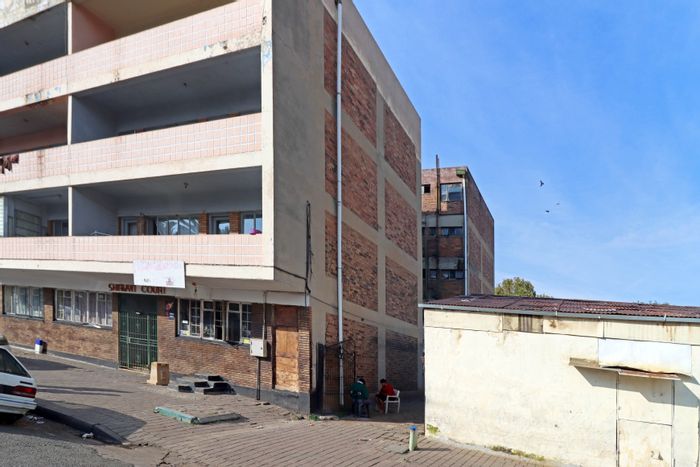 Doornfontein Apartment For Sale: 32 units, income potential, near UJ and transport.