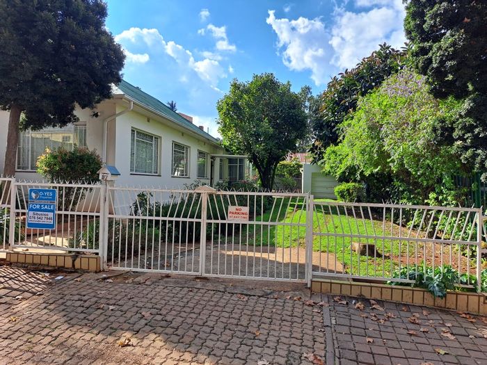 For Sale: House in Bellevue East with 3 bedrooms, garage, and security features.