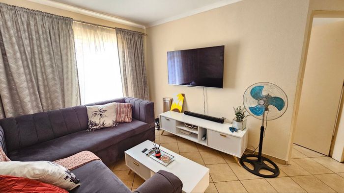 Apartment For Sale in Olievenhoutbosch: 2 beds, secure parking, close to major roads.